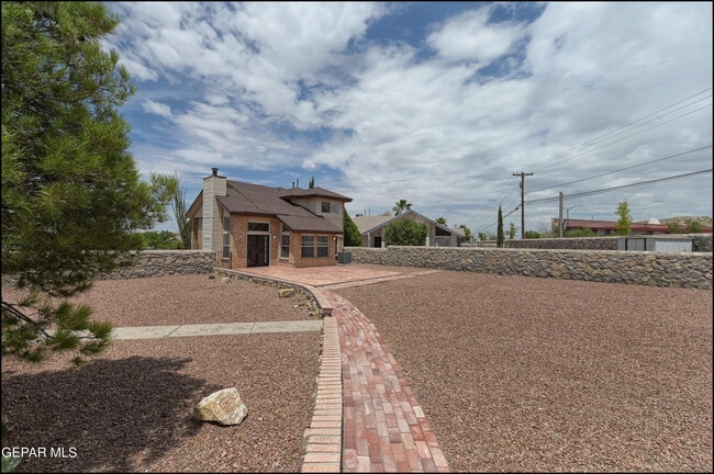 Building Photo - 894 Melville Ln