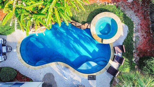 Building Photo - 17618 Fairgrove Park Dr