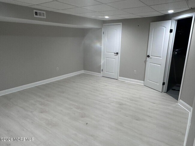 Building Photo - 225 Longwood Dr