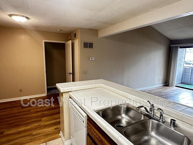 Building Photo - 9249 Village Glen Dr