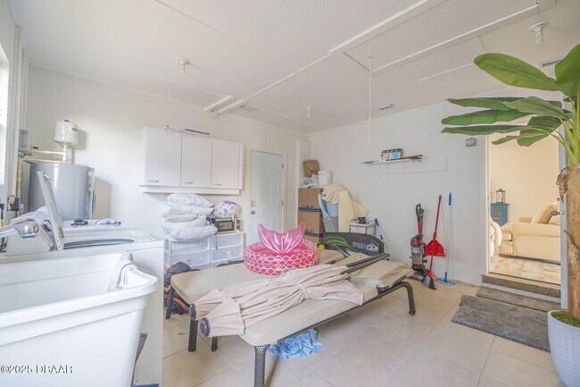 Building Photo - 450 Lambert Ave