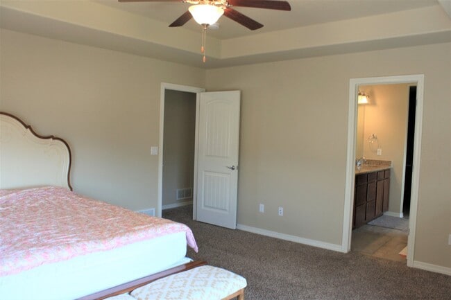 Building Photo - 835 Pistol River Way
