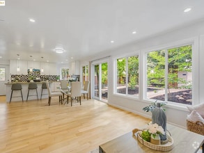 Building Photo - 1431 Sunset Loop