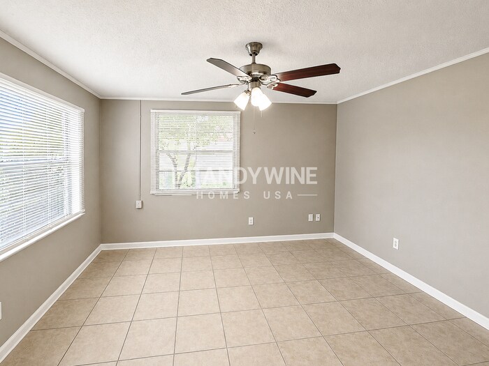 Building Photo - 7418 La Ventura Dr E