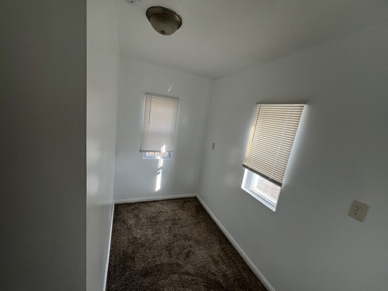 Room 2, 7' x 10' - 8622 Ames Ave