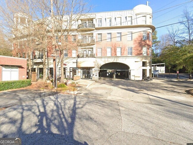 Building Photo - 560 Dutch Valley Rd NE