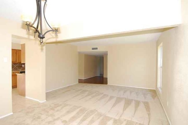 Building Photo - 3151 Kinkaid Dr