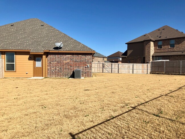 Building Photo - Luxury 3 Bedroom Duplex Located in Midloth...