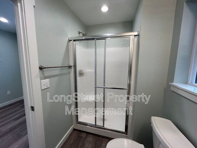 Building Photo - 1052 SW Western Blvd