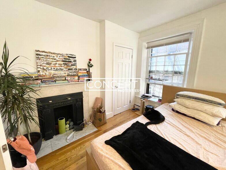 Building Photo - 24 Joy St