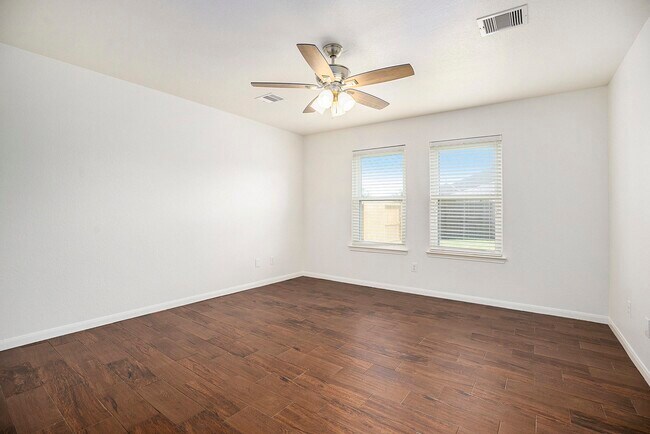 Building Photo - 1195 Quarterhorse Dr