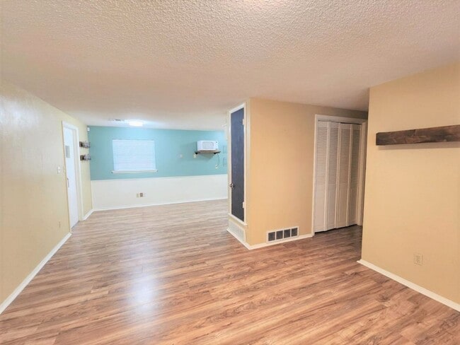 Building Photo - 3 Bed 1 Bath 1 Car in Bethany, OK PC Schools