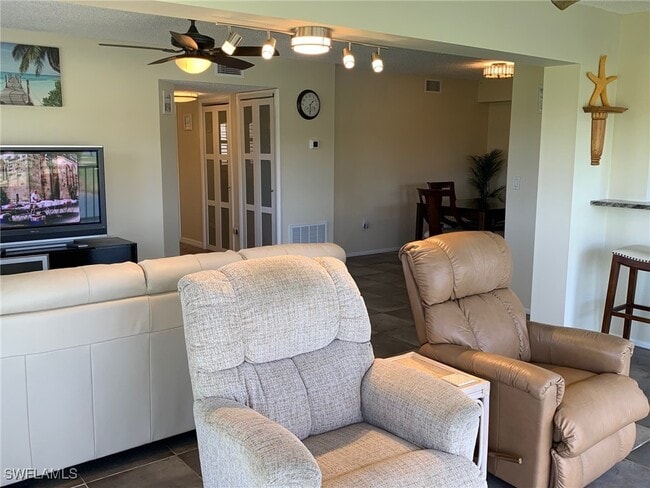 Building Photo - 7410 Lake Breeze Dr