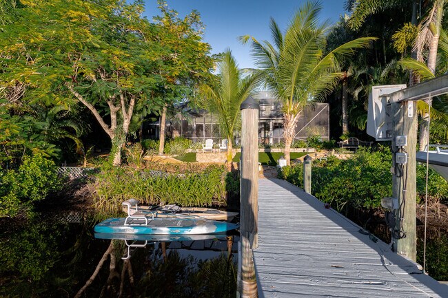 Building Photo - 3842 SW St Lucie Ln