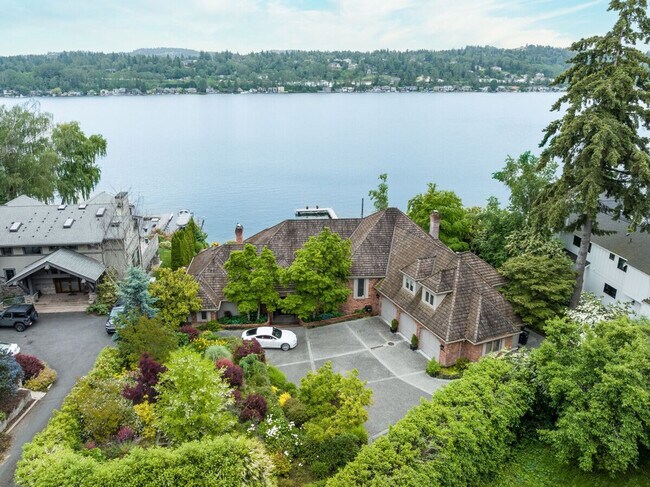 Building Photo - 6408 E Mercer Way