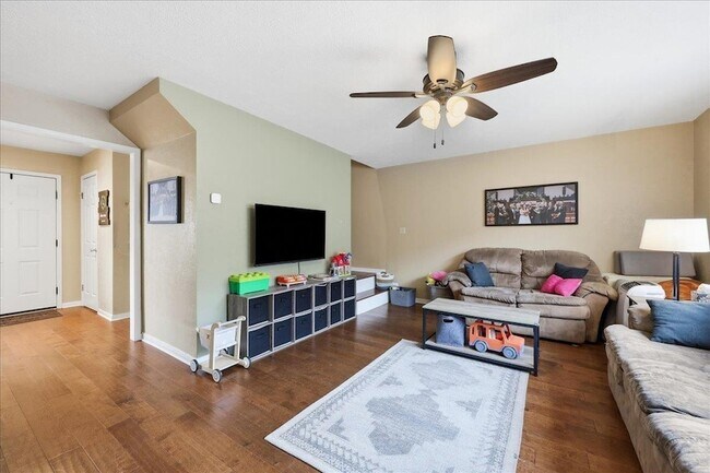 Building Photo - 1149 Green Meadow St