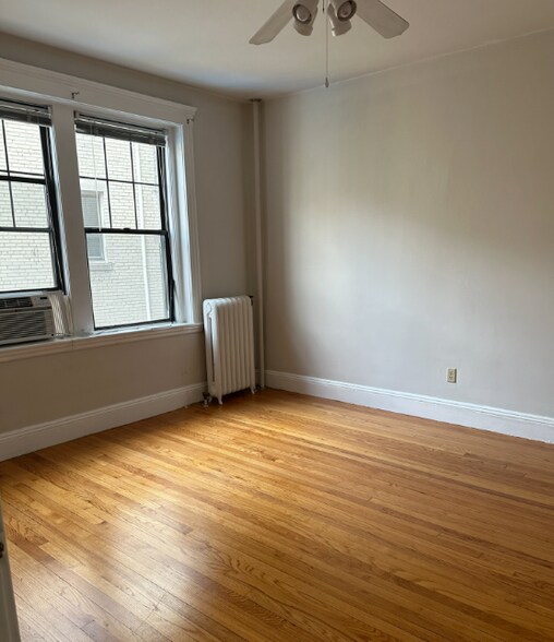 Building Photo - 370 Chestnut Hill Ave