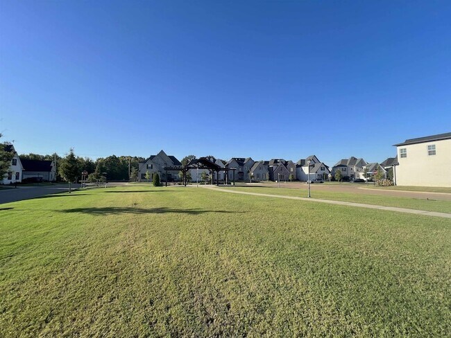 Building Photo - 607 Covington Walk Ln S