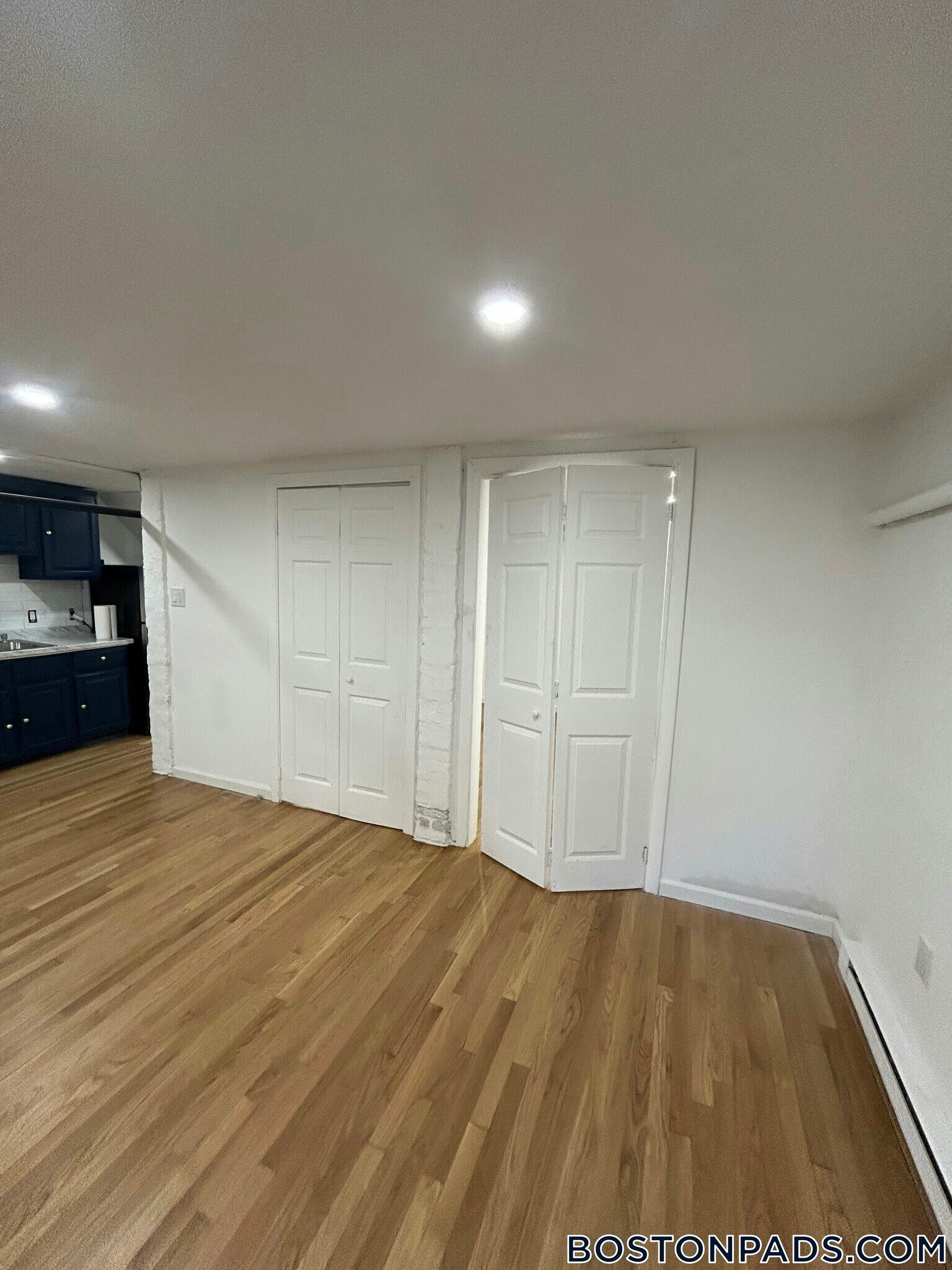 Building Photo - 686 Parker St