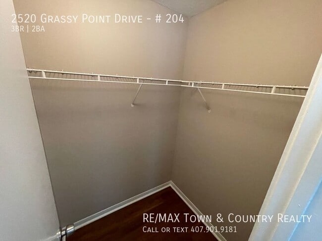 Building Photo - 2520 Grassy Point Dr