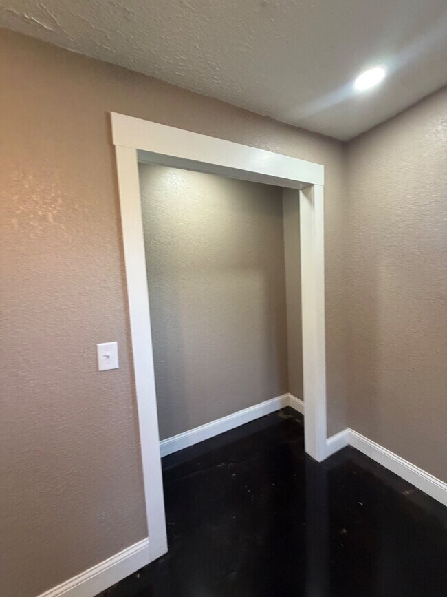 Building Photo - 21167 Narrows Ln