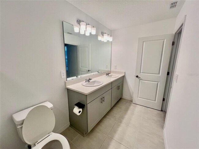 Building Photo - 1287 Axel Graeson Ave