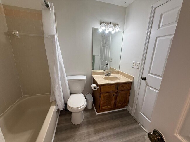 Building Photo - 12718 Westhampton Cir