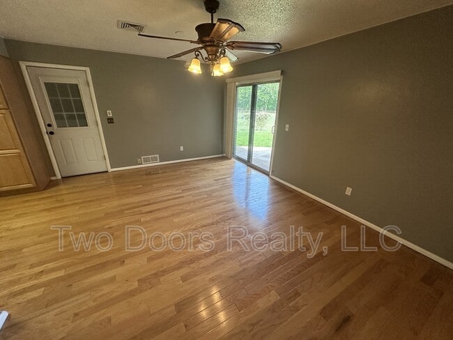 Building Photo - 137 E Jarman Dr