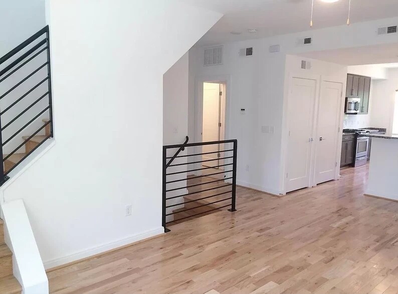 Building Photo - 1104 Perry St