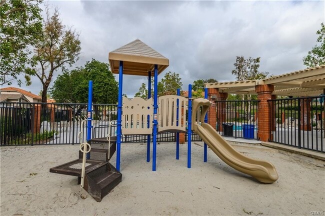 Building Photo - 27 Eden