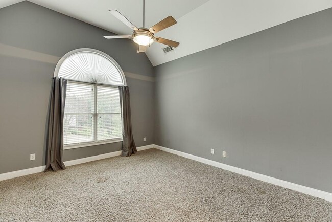 Building Photo - 940 Chateau Forest Rd