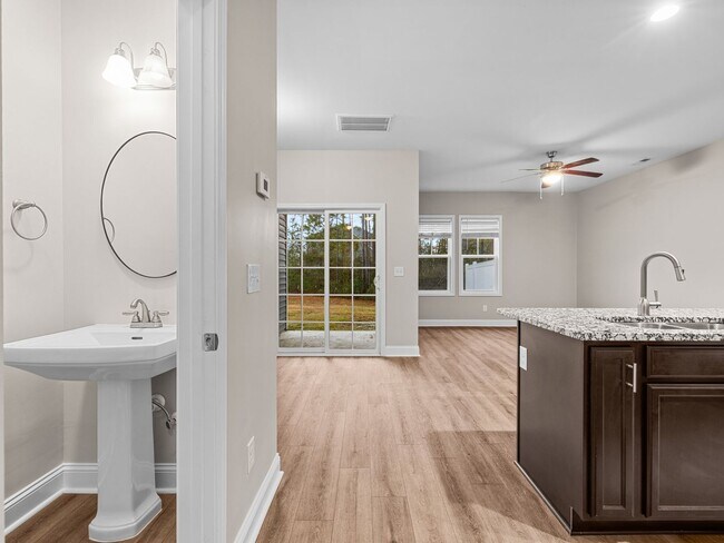 Building Photo - Townhome in Sneads Ferry