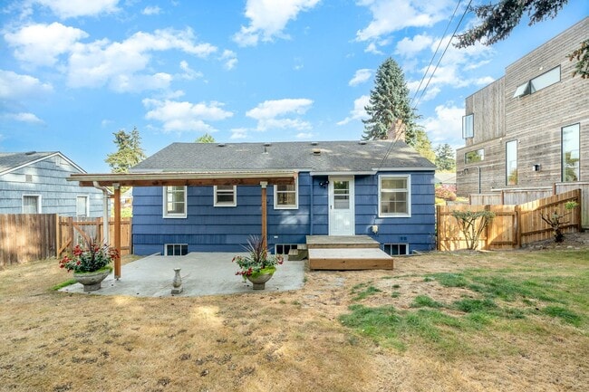 Building Photo - 2Bd/1Ba Seattle House