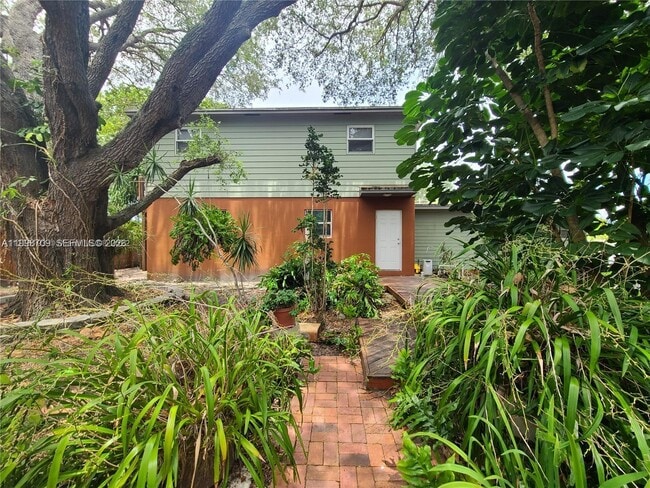 Building Photo - 258 SW 1st Ct