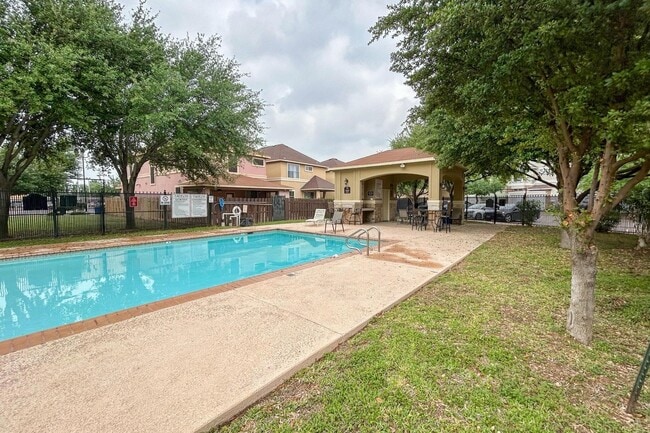 Building Photo - 9310 Albany Dr