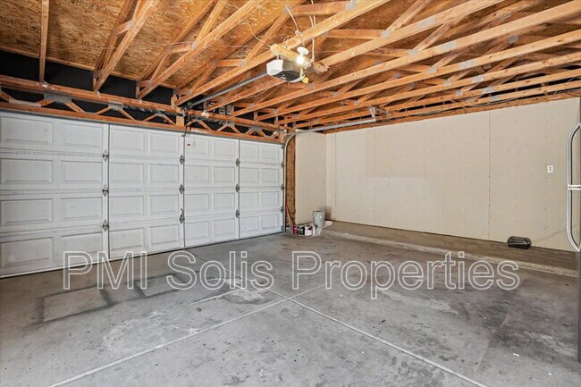 Building Photo - 1510 E Taro Ln