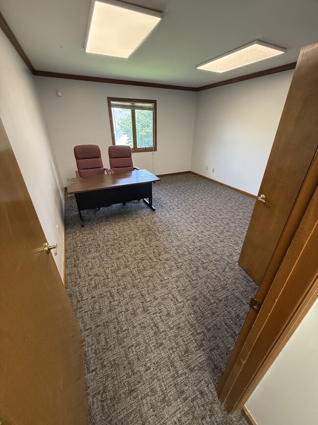 Building Photo - 1052 N University Blvd