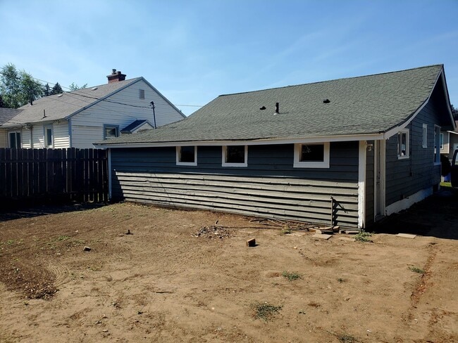 Building Photo - 3 Bed 1 Bath Home!!!