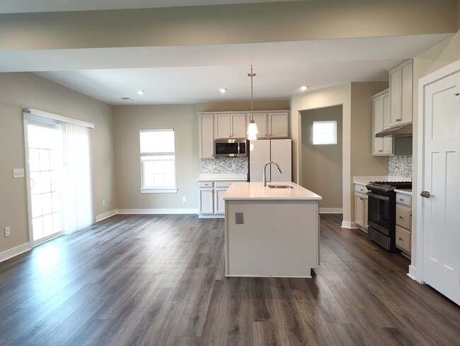Building Photo - Beautiful, 2 Story home located in the Harkey Creek Community in Monroe NC!