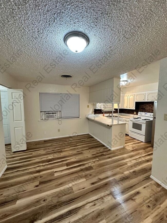 Building Photo - Cozy 3 bedroom 1.5 bathroom home.