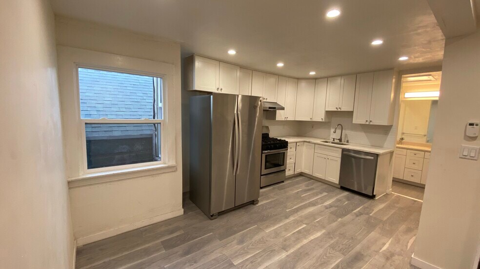 Building Photo - 2567 Folsom St