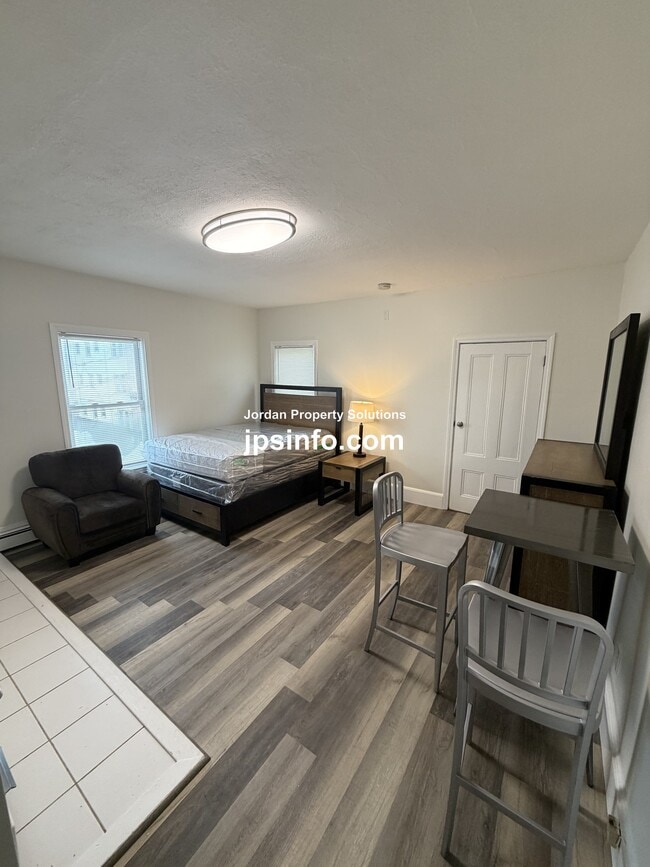 Building Photo - 110 Perkins St