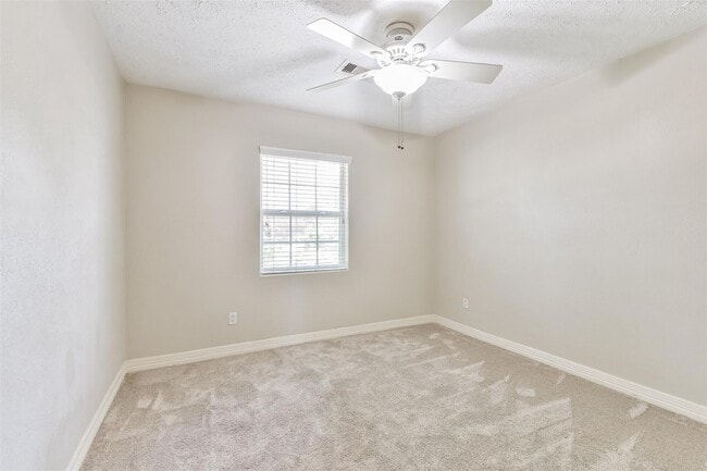 Building Photo - 6847 Vanlynn Ln