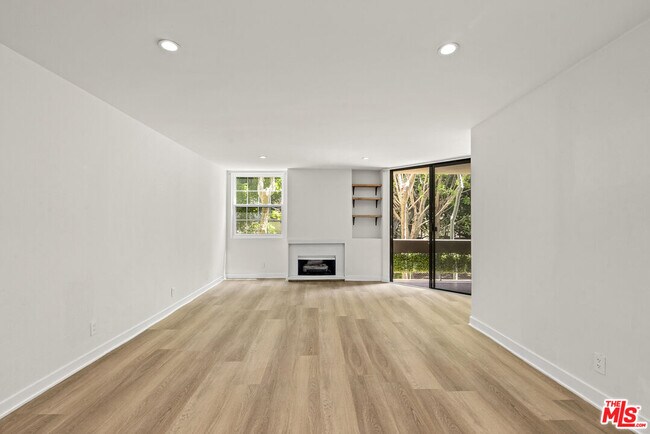 Building Photo - 750 Kings Rd