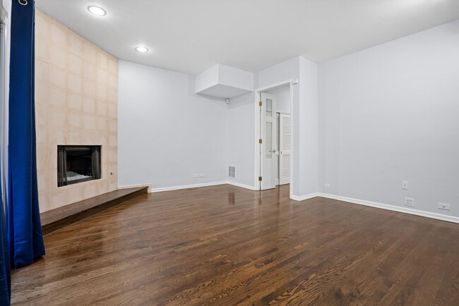 Building Photo - 171 W Goethe St