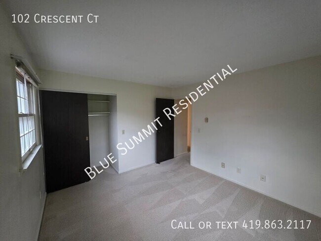 Building Photo - 102 Crescent Ct