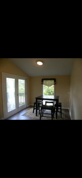 Building Photo - 1926 Summit Dr