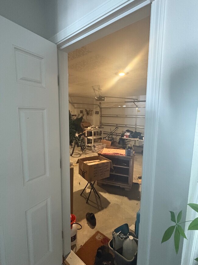 Building Photo - 6469 Bellavia Ln