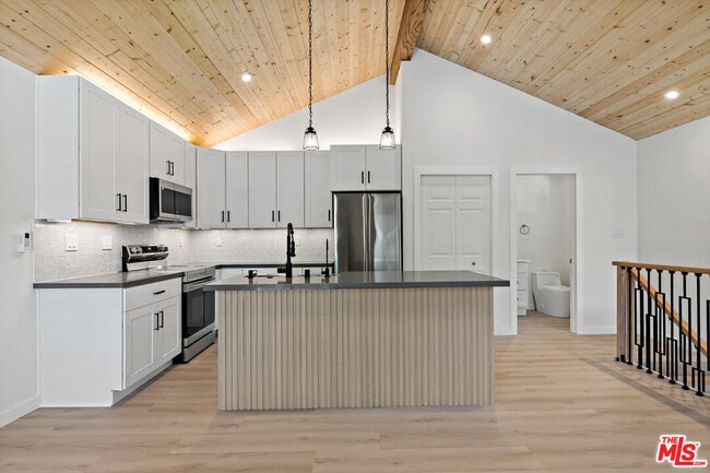 Building Photo - 23906 Darbun Dr