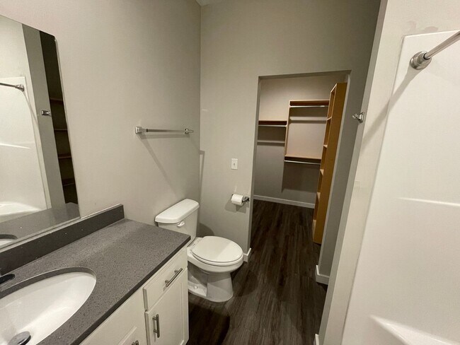 Building Photo - 13544/46 Haskell